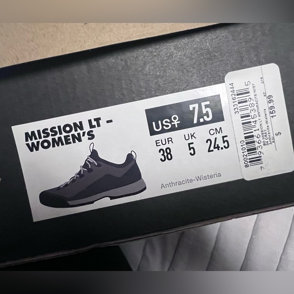 Black Diamond Women’s 7.5 New in box hiking shoes - Picture 1 of 6